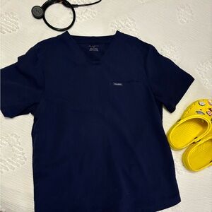 Jaanuu Men’s Navy Scrub Top - Medium